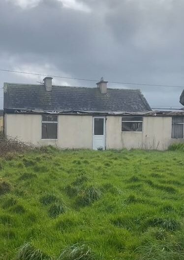 Stone Cottage, Cloghaneleesh, Ballyheigue, Tralee, County Kerry. V92 T9N3