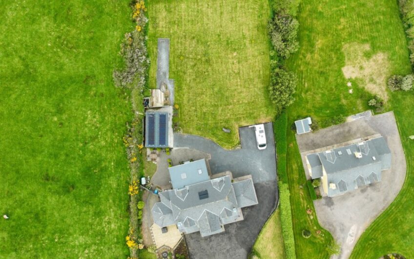 Dunlavin House, Slea Head Drive, Dingle, County Kerry. V92 ND32