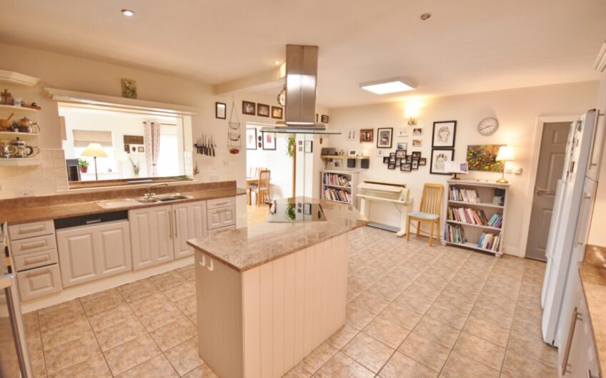 Dunlavin House, Slea Head Drive, Dingle, County Kerry. V92 ND32