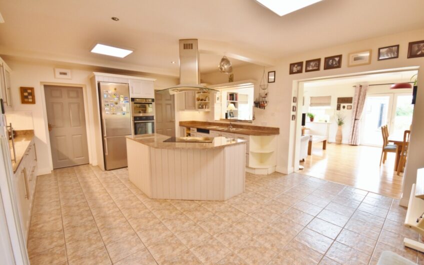 Dunlavin House, Slea Head Drive, Dingle, County Kerry. V92 ND32